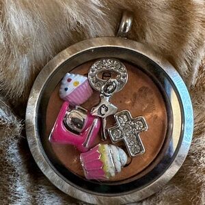 Origami Owl Pendant With Six Charms